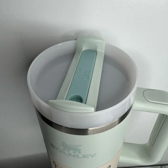 Stanley FlowState Quencher H2.0 Tumbler / 40oz / Color: Mist - Picture 4 of 12